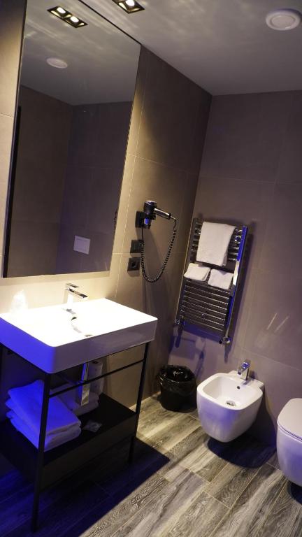 Koupelna v ubytování Leoni Hotel & Private Spa