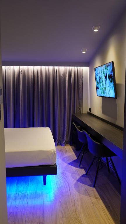TV a/nebo společenská místnost v ubytování Leoni Hotel & Private Spa