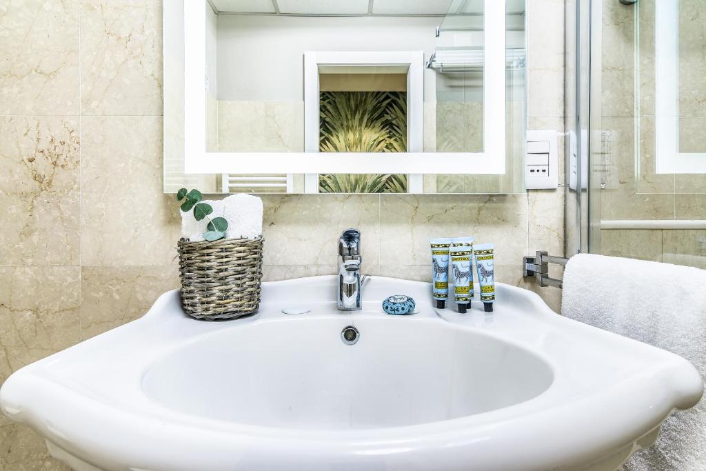 A bathroom at BePlace Apartments in Duomo