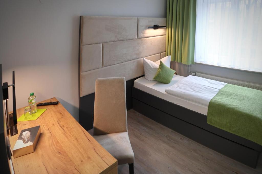 Postel nebo postele na pokoji v ubytování Hotel und Restaurant Kranichsberg