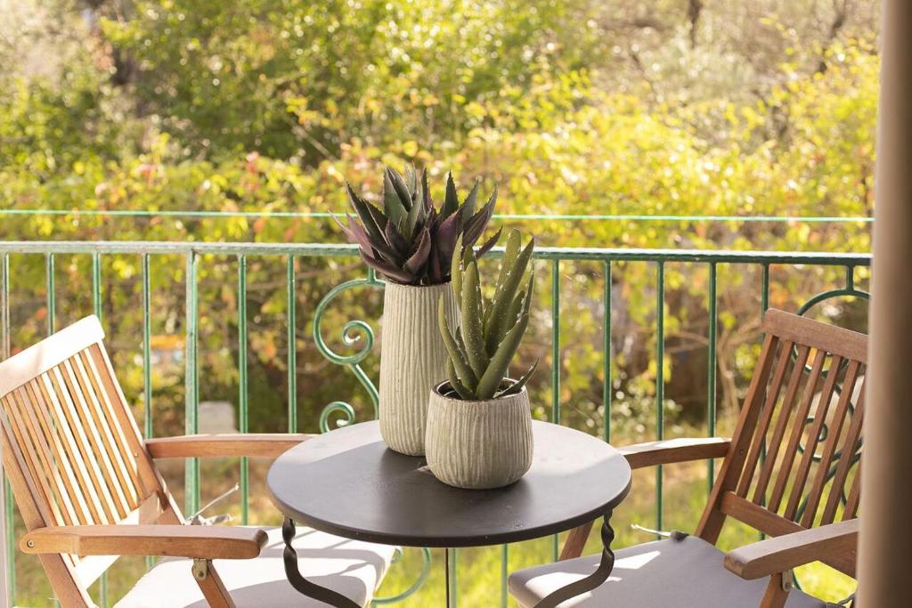 A balcony or terrace at Nimfi Hotel, Skiathos
