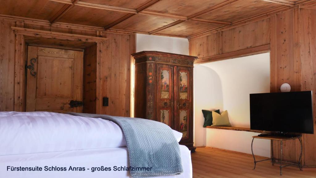 TV a/nebo společenská místnost v ubytování Landhaus & Schloss Anras
