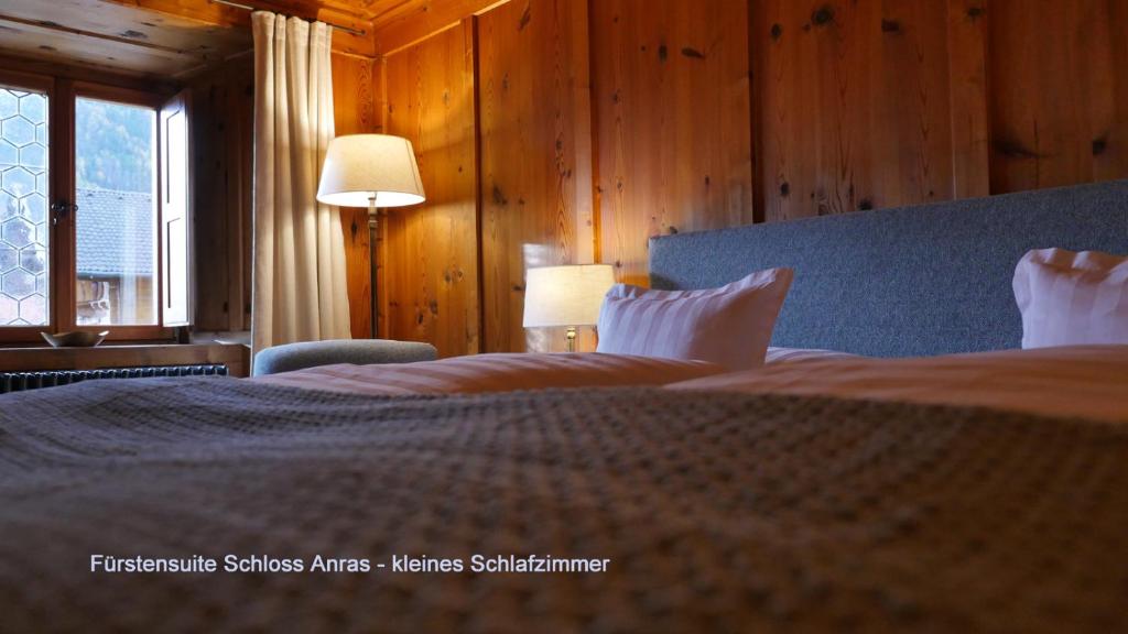 Postel nebo postele na pokoji v ubytování Landhaus & Schloss Anras