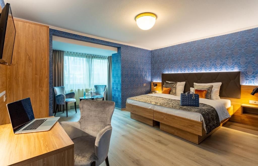 Cama ou camas em um quarto em Villa Westend Hotel an der Messe