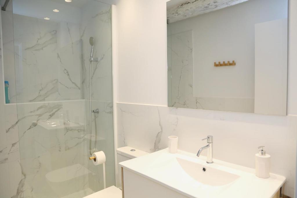 A bathroom at PISO REFORMADO FRENTE A LA CATEDRAL