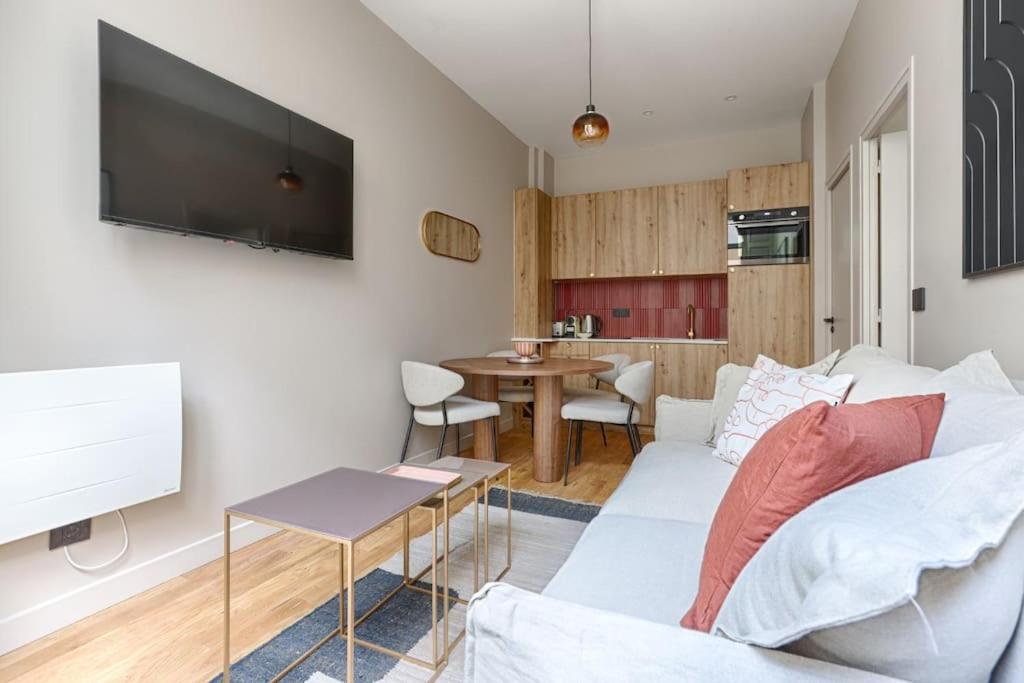 Gallery image of MyKeypers - Deluxe Cosy Flat 4P - République in Paris