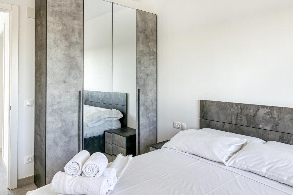 A bed or beds in a room at Giuliano Superior 1 para 4 personas