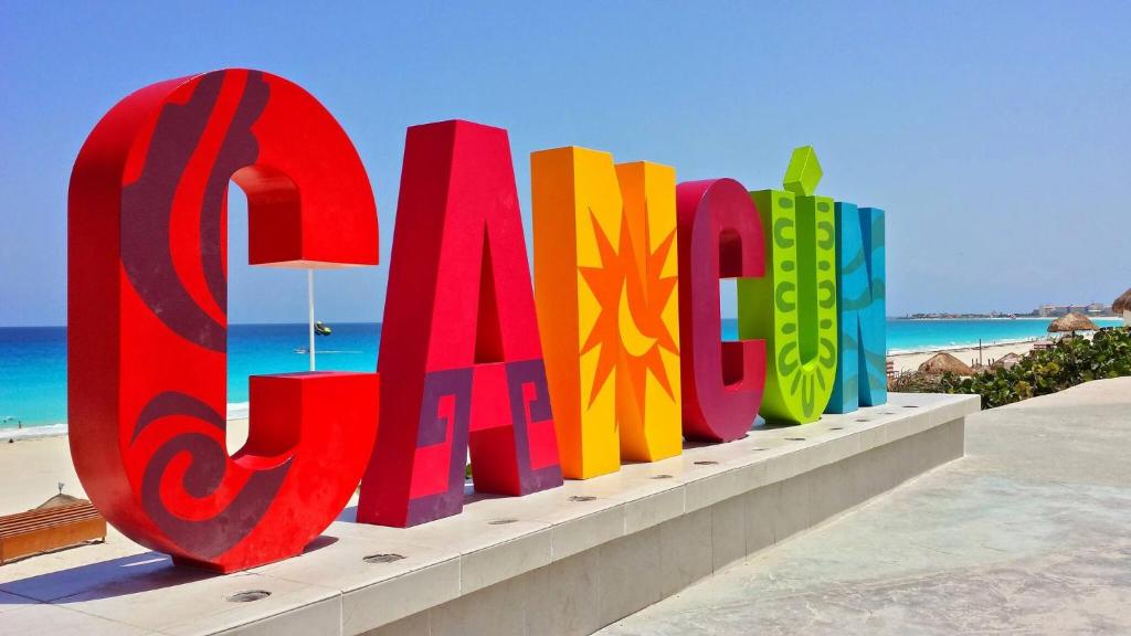 a large sign that says u art on the beach at Holiday home for 6 people in Cancún