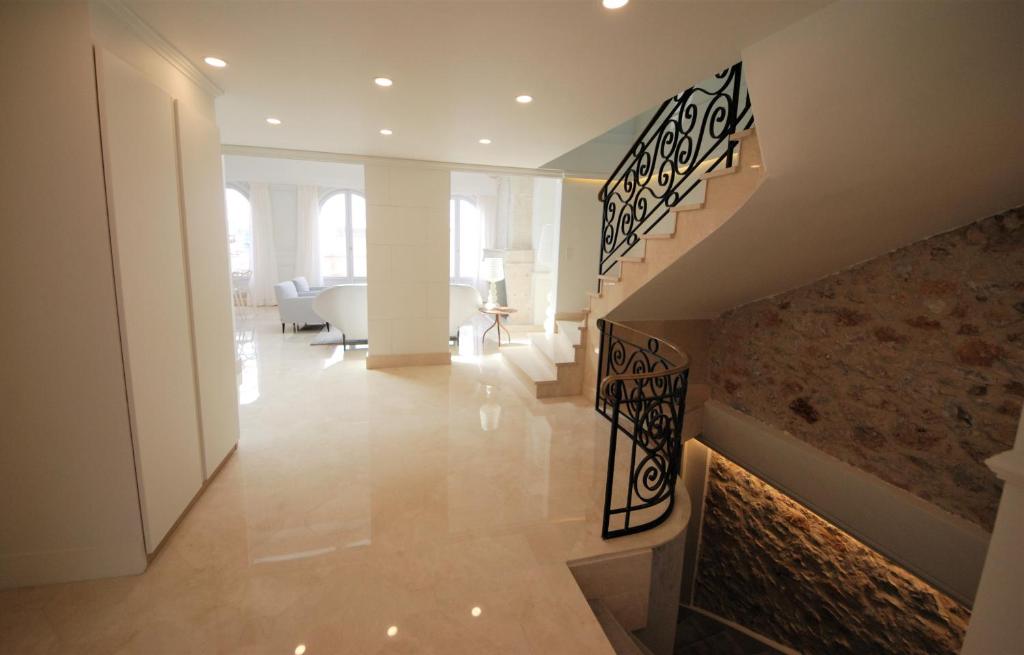 Fotografia z galérie ubytovania FOCH Bright prestigious apartment in Cannes ! v Cannes
