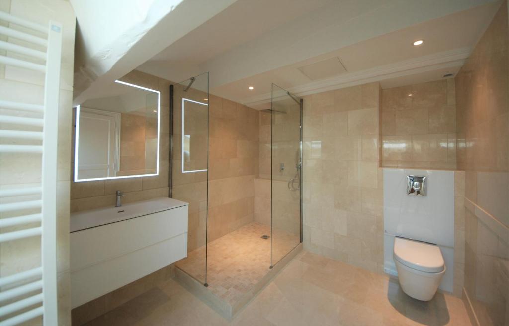 Kúpeľňa v ubytovaní FOCH Bright prestigious apartment in Cannes !