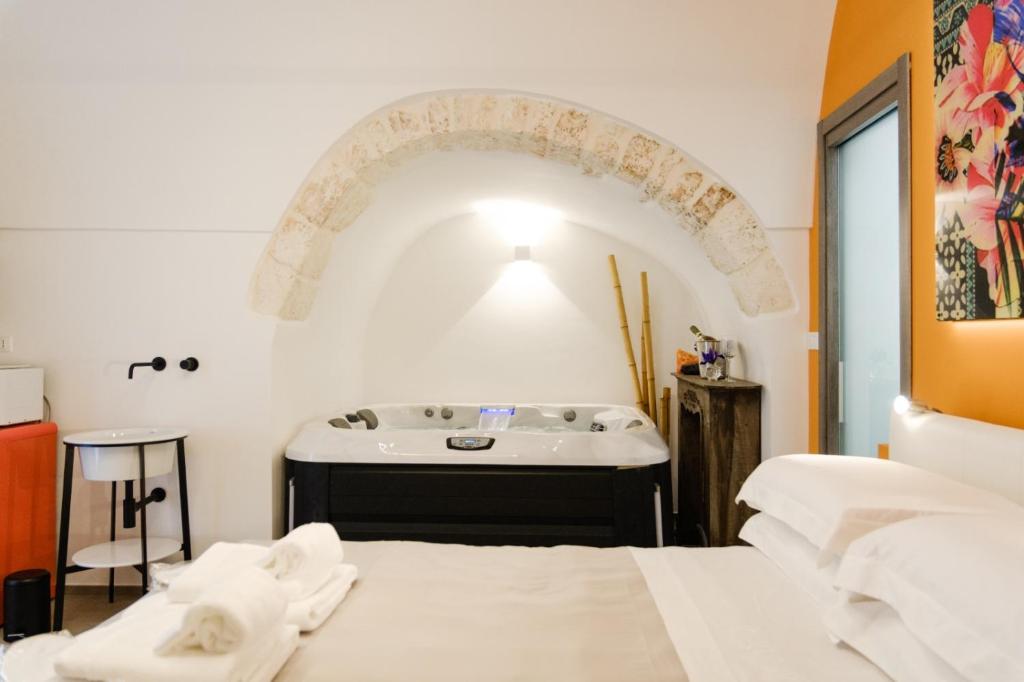 Postel nebo postele na pokoji v ubytování Ostuni Luxury Room