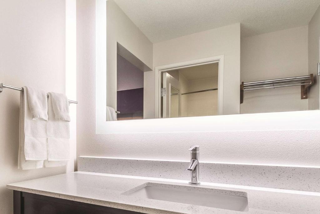 La Quinta Inn & Suites by Wyndham University Area Chapel Hill - Error