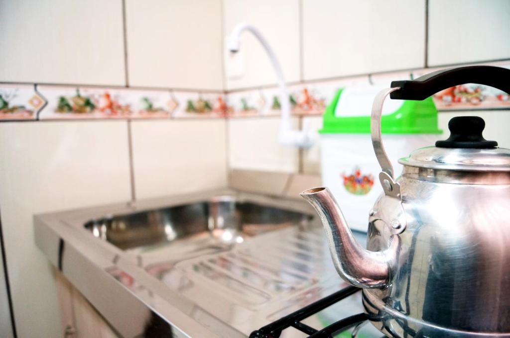 a tea kettle sitting on top of a stove in a kitchen at Apartamento Bella Vista Gramado in Gramado