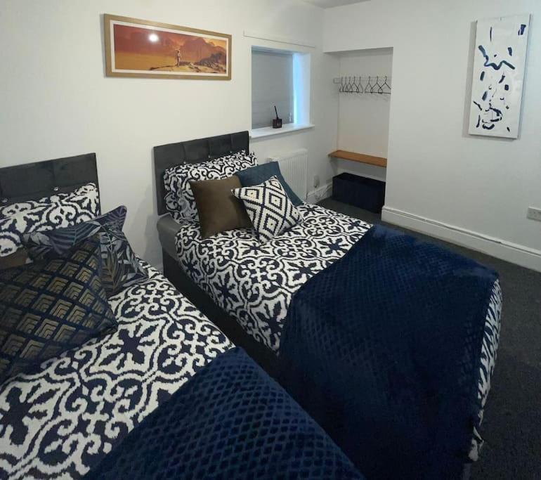 a bedroom with two beds and a couch at City Escape! Fishponds Apartment, Bristol, sleeps up to 4 guests in Bristol