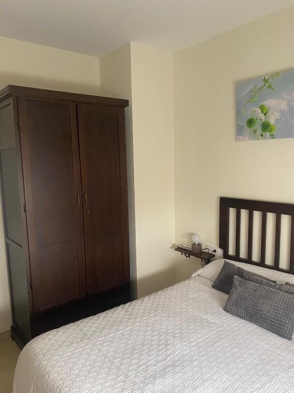 A bed or beds in a room at APARTAMENTO TURÍSTICO VEGA HOUSE