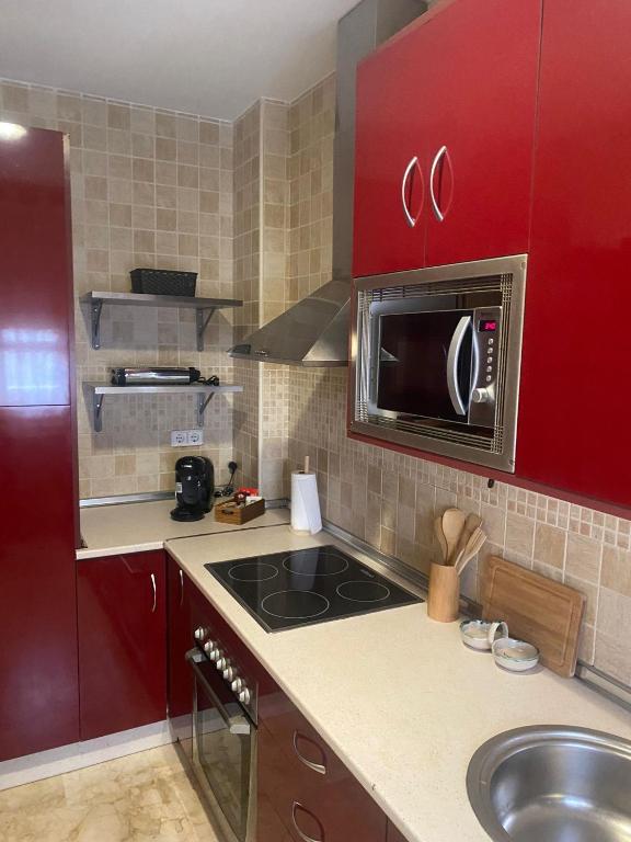 A kitchen or kitchenette at APARTAMENTO TURÍSTICO VEGA HOUSE