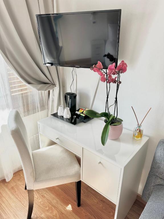 Villa Greta Hotel Rooms & Suites - 19