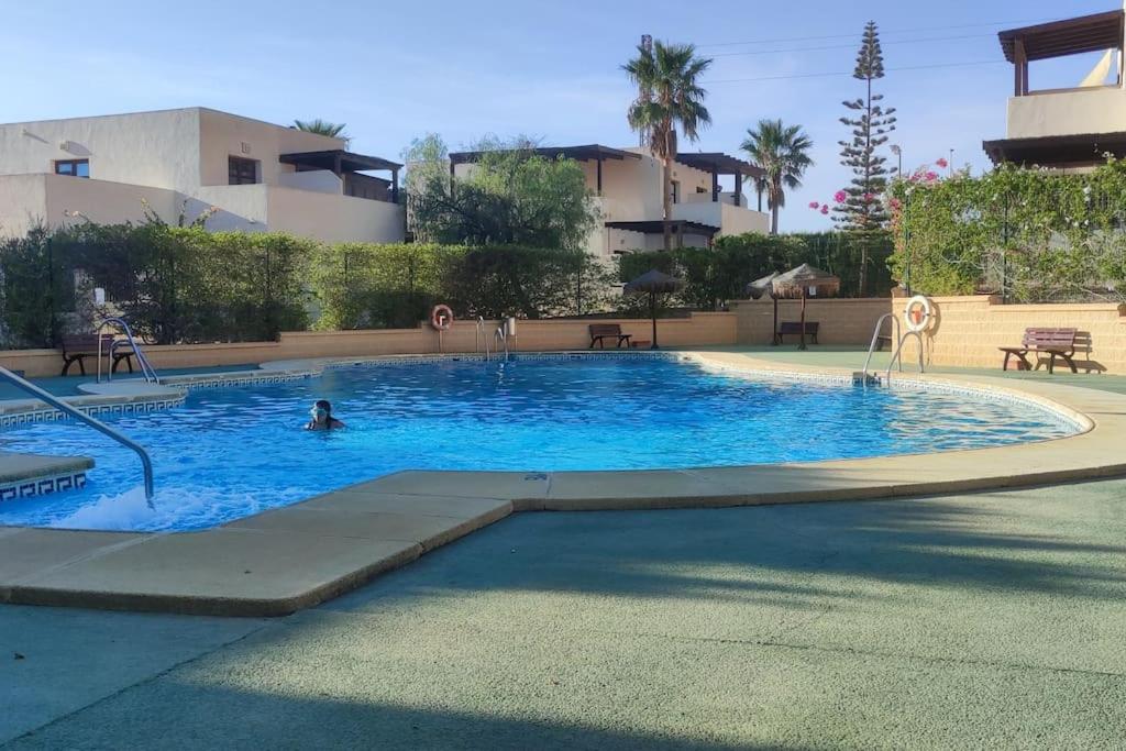 a person swimming in a large swimming pool at Casa con piscina en San José Sotillo in San José