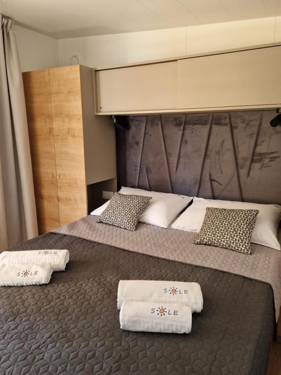 Postel nebo postele na pokoji v ubytování Mobile Home Sole