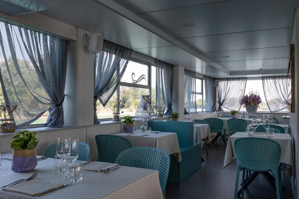 Restauracja lub miejsce do jedzenia w obiekcie Marina Azzurra Resort