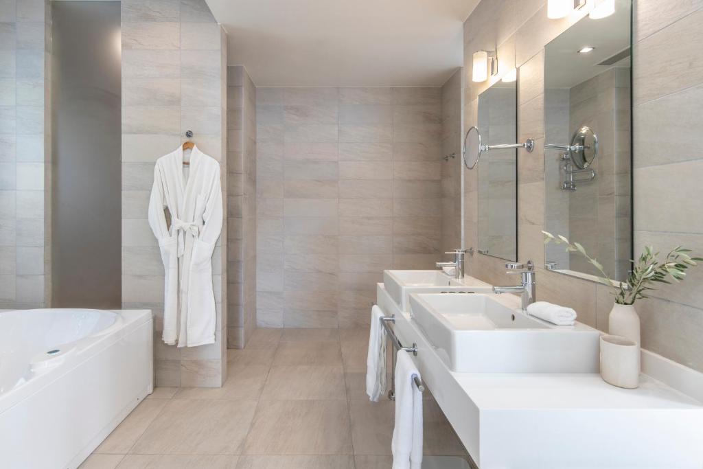 Ванная комната в Elies Resorts