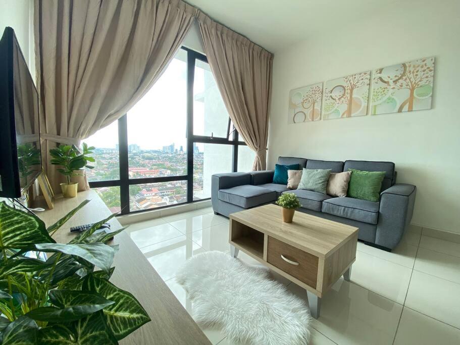 x Southkey Mosaic 2 Bedroom Netflix 57 Pax Stylish Suite, Johor Bahru
