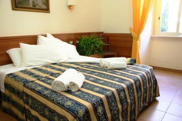 Postel nebo postele na pokoji v ubytování Hotel Bolognese