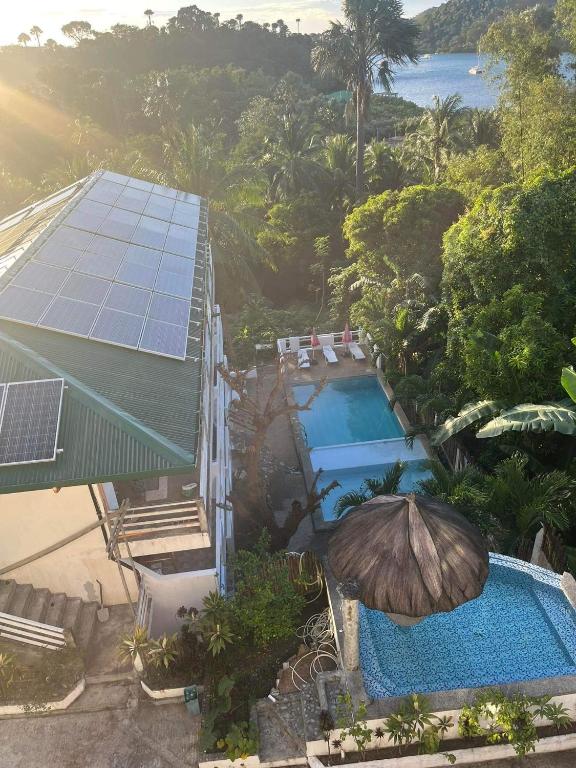 La alberca dentro o cerca de Jalyn's Resort Sabang