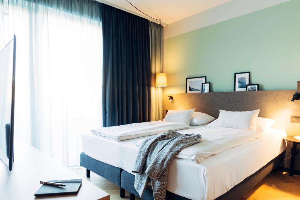 Postel nebo postele na pokoji v ubytování harry's home Berlin-Moabit hotel & apartments