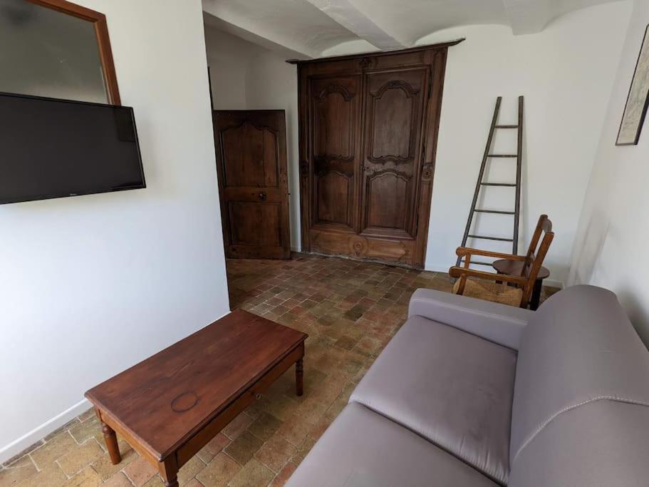 Maison ardéchoise - Three-Bedroom House