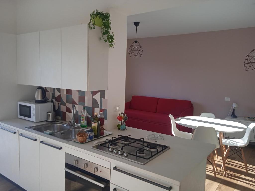 A kitchen or kitchenette at L' Interno 22