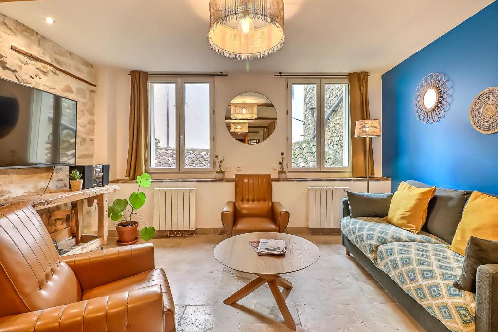 a living room with a couch and a table at Appartement Garance in Nîmes