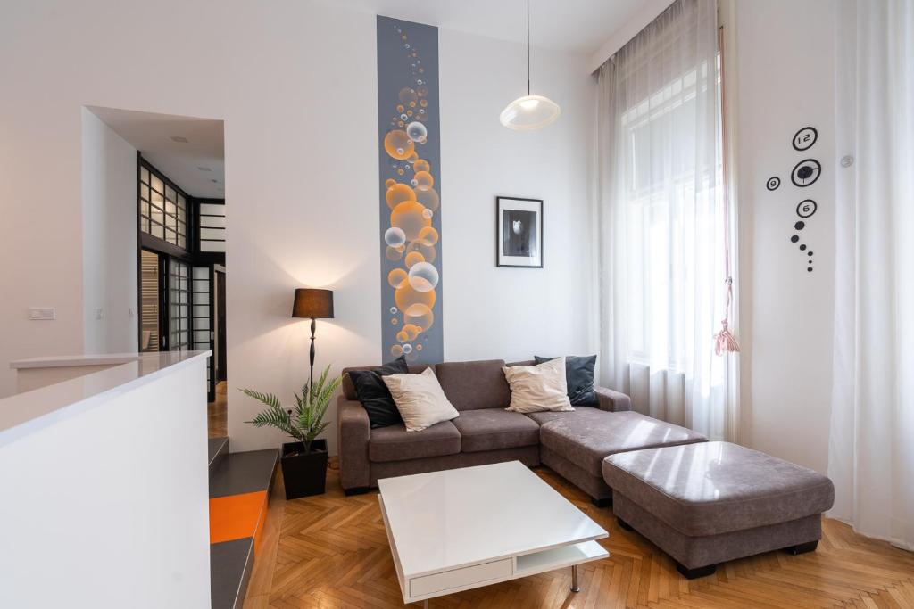 Bright two bedroom flat by the New York Palace 1072 Budapest, 38 Rákóczi út kép - 1