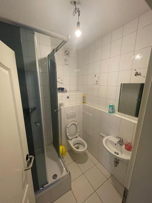 Koupelna v ubytování Monteursparadies 4 DZ, 2 Bäder, einfach gut
