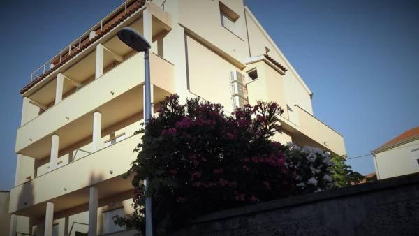 Apartment 4 sleeps 4 guests