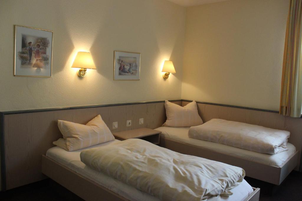 Postel nebo postele na pokoji v ubytování Hotel Gasthof Seehof