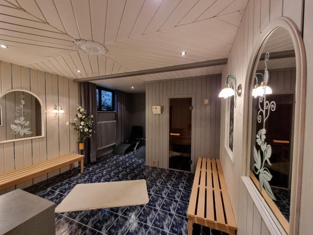TV a/nebo společenská místnost v ubytování Hotel Garni Zimmermann