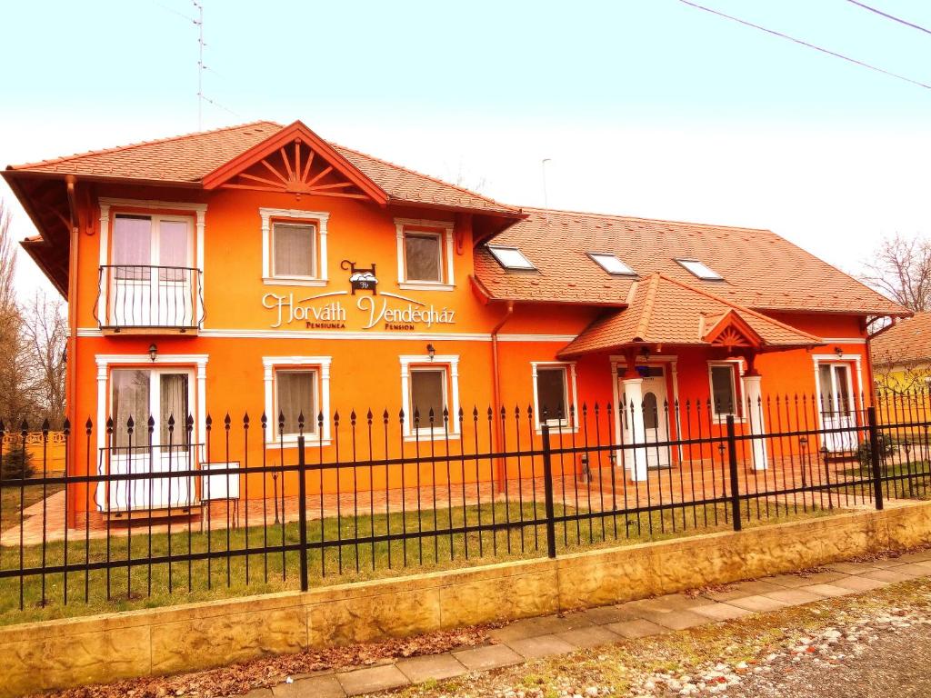 The building in which a vendégházakat is located