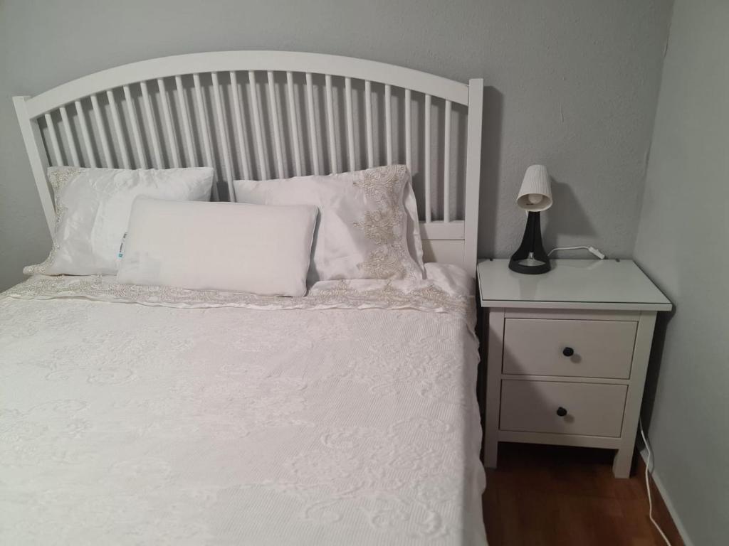 Postel nebo postele na pokoji v ubytování Apartamento Zaragoza Plaza Europa