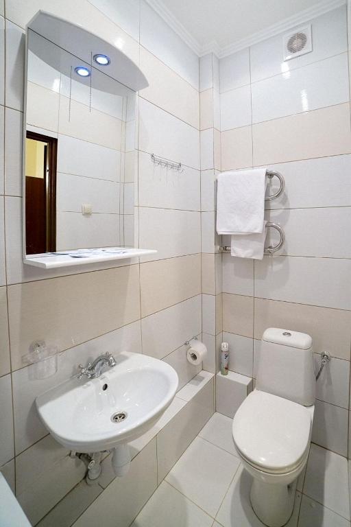 Koupelna v ubytování Апартаменти в Готелі в центрі Трускавця - 50 м до центрального бювету