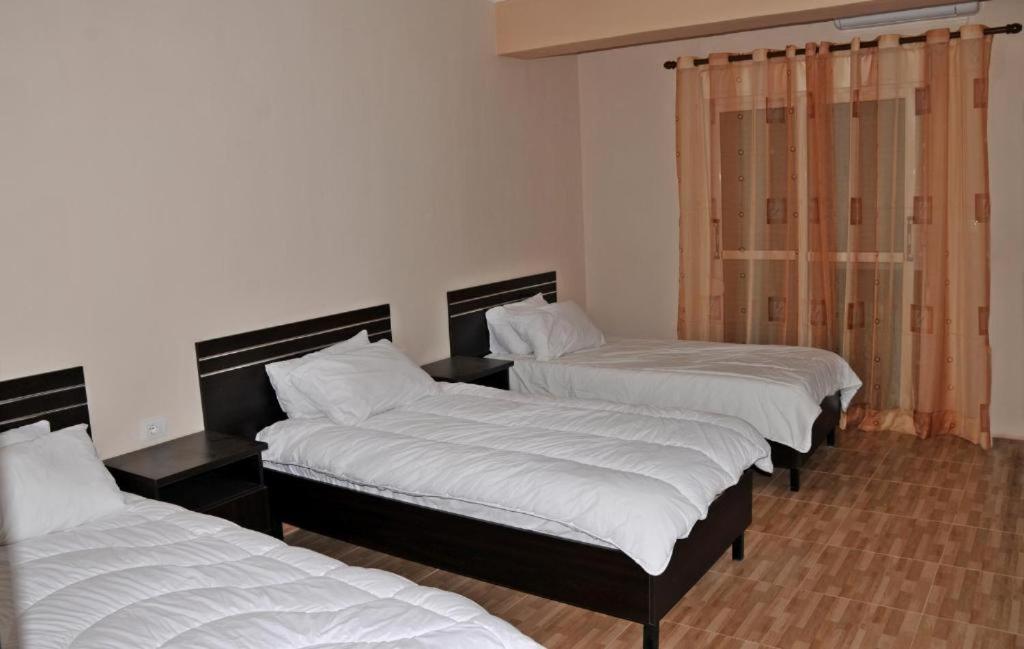 Postel nebo postele na pokoji v ubytování Garden Hotel