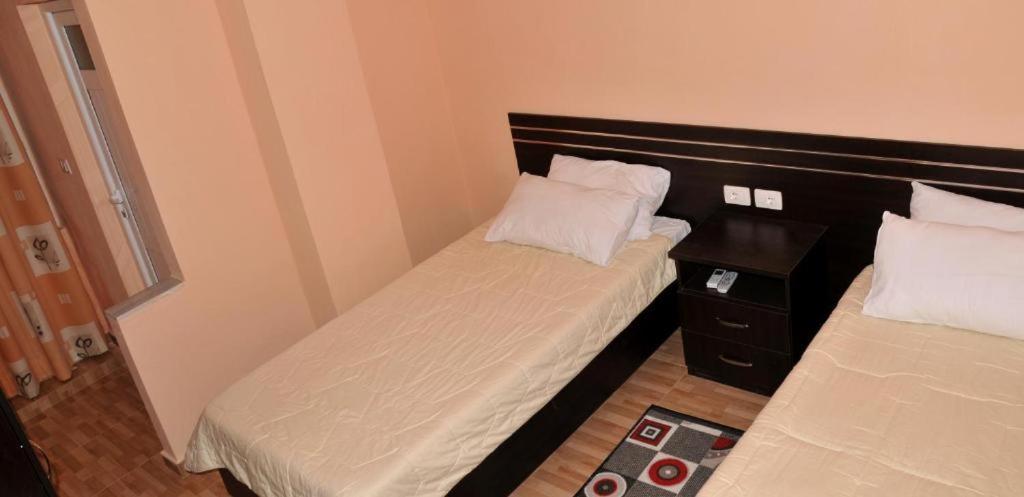 Postel nebo postele na pokoji v ubytování Garden Hotel