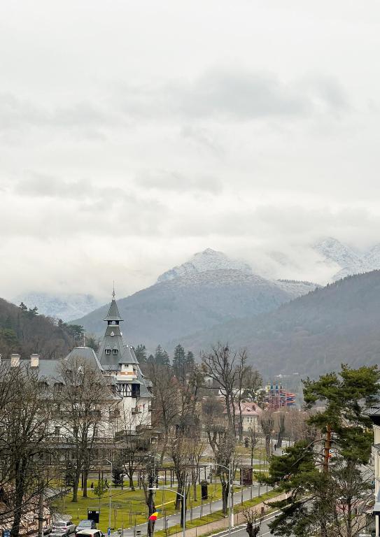 Nespecifikovaný výhled na hory nebo výhled na hory při pohledu z hotelu