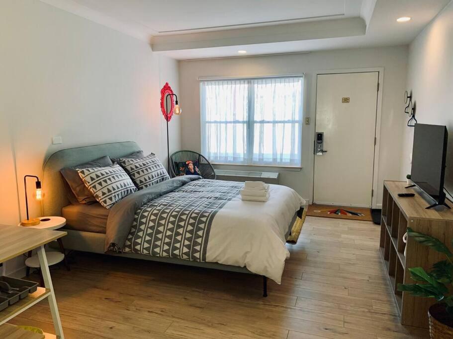 300 Trendy Studio #307 With Ac