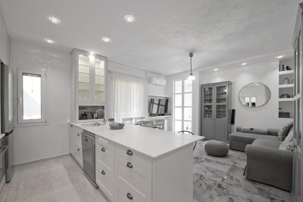 Belva Blue, Athens (updated prices 2024)