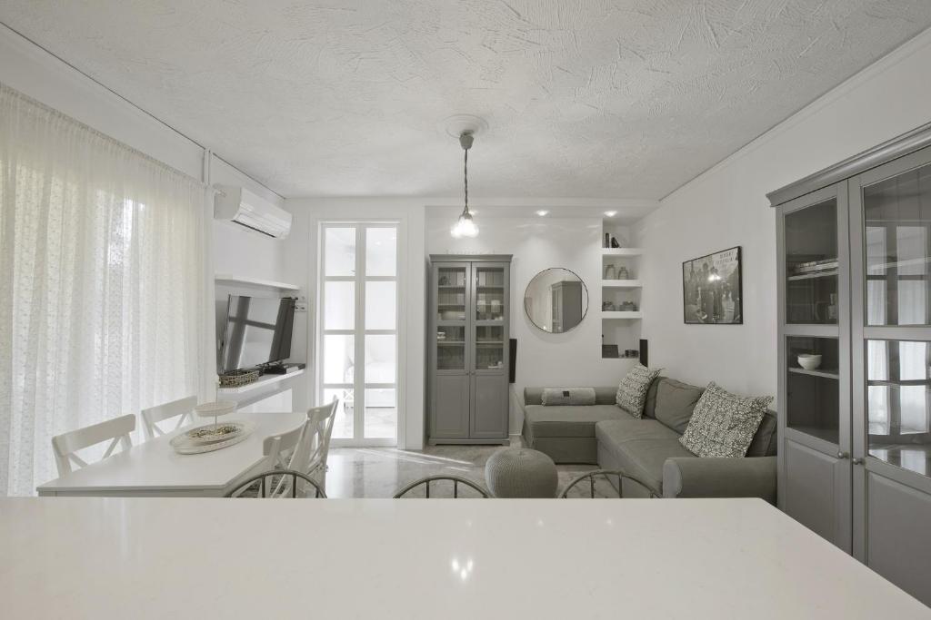 Belva Blue Glyfada Modern 2BR Walk to Ctr & Beach