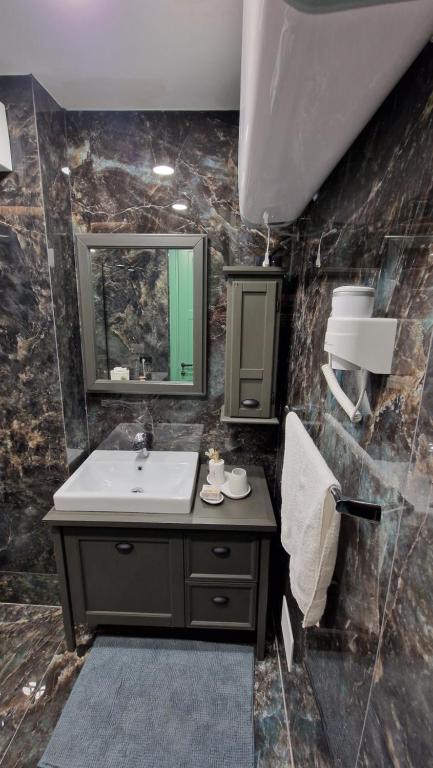 MESHI APARTMENT - Image 8