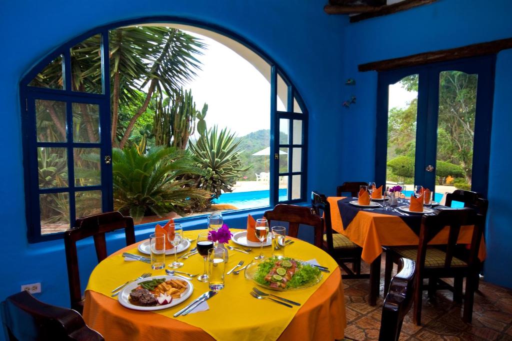 Bazén v ubytování Mantaraya Lodge nebo v jeho okolí