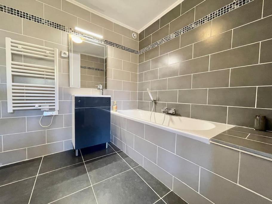 Łazienka w obiekcie Jardin de la Garrigue - Maison 160m2 - Piscine
