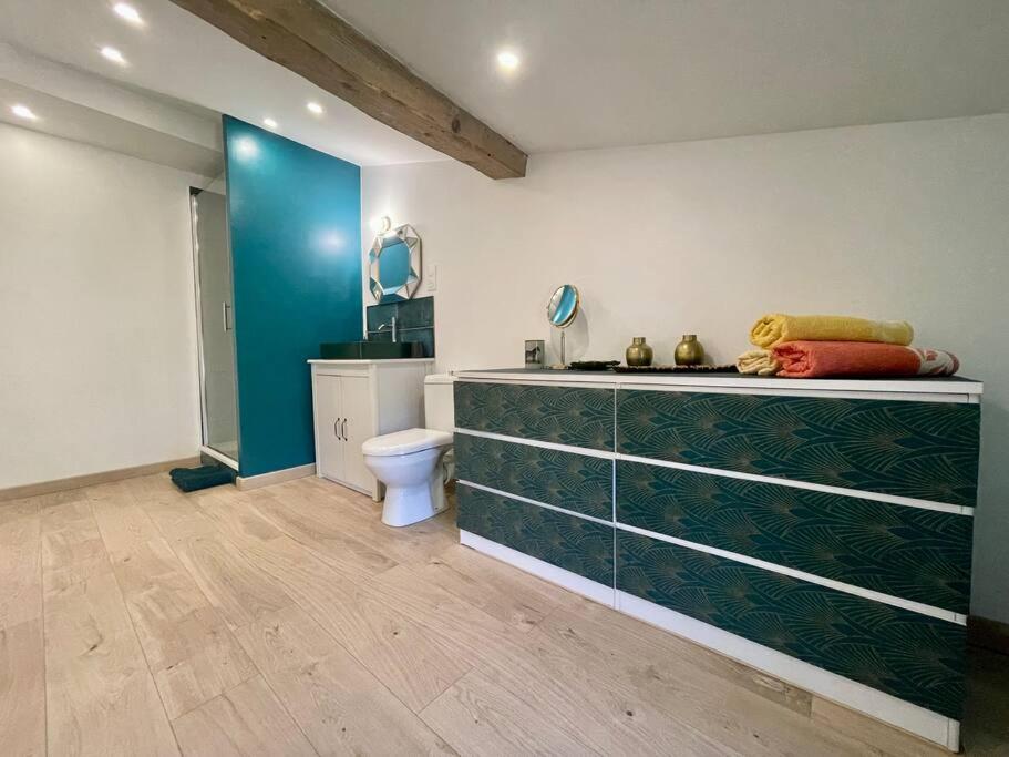 Łazienka w obiekcie Jardin de la Garrigue - Maison 160m2 - Piscine